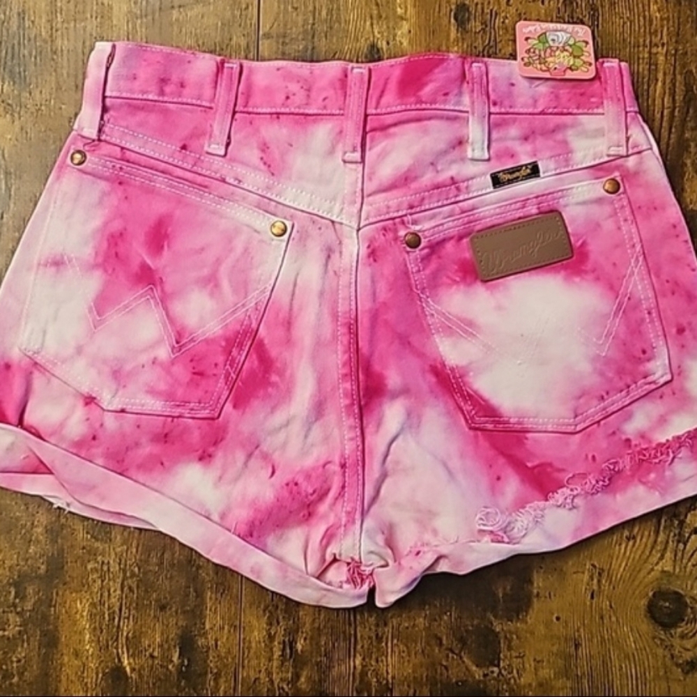 Vintage Wrangler Distressed Pink High Rise Shorts Size 28